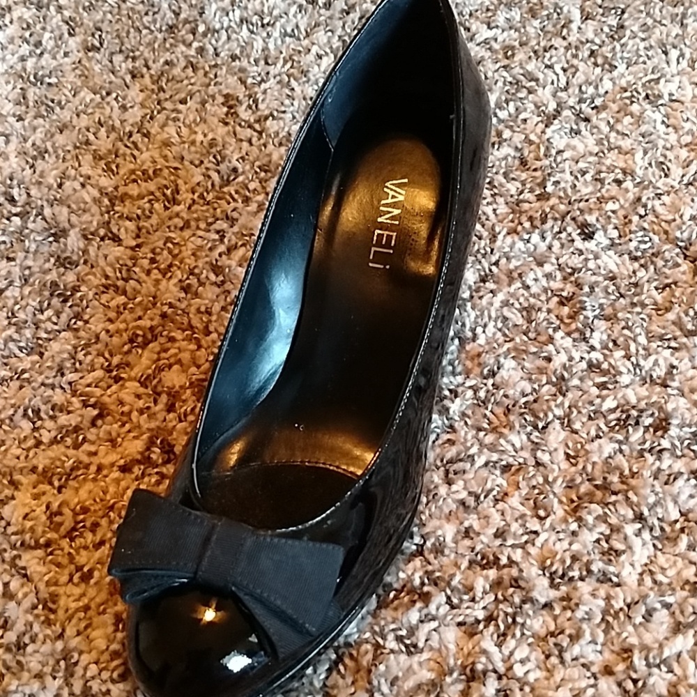 NWT Black Vaneli heels